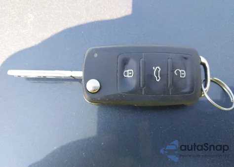 2014 Volkswagen Beetle 2.5L Entry из США, поврежденный, VIN 3VWFP7AT9EM620578